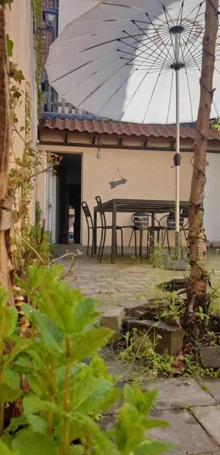 Le Patio Belle Maison En Plein Centre Ville, Avec Grande Terrasse Au Calme Bastogne Exterior foto